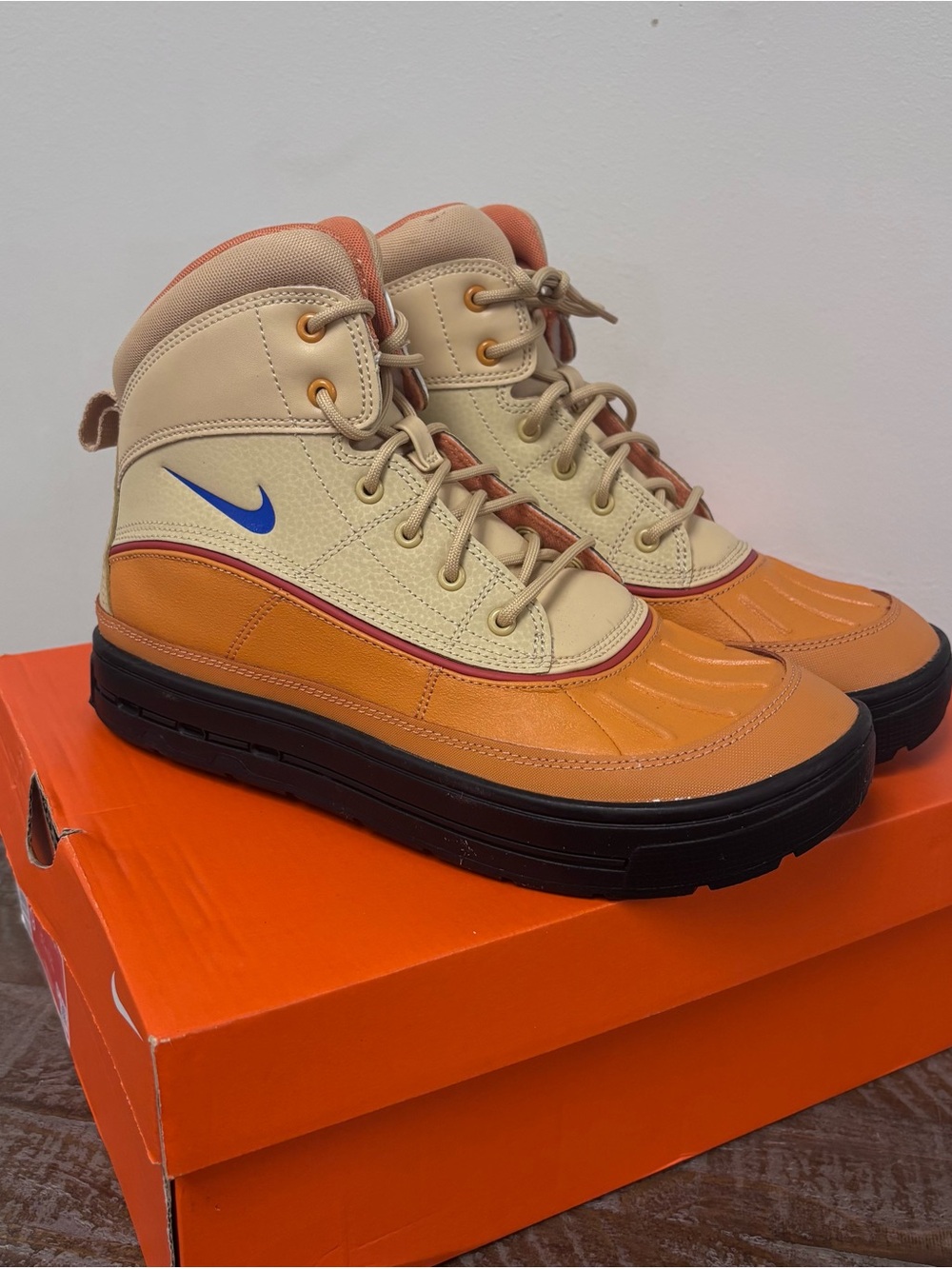 Nike Woodside 2 High ACG Boot in Seasame & Hot Curry